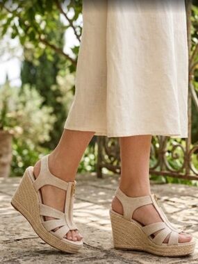 Michael Kors jute beige tan gold Wedge Sandals 9